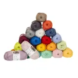 Pyramide av Hjertegarn Cotton nr. 8-nøster i mange pastell- og sterke farger